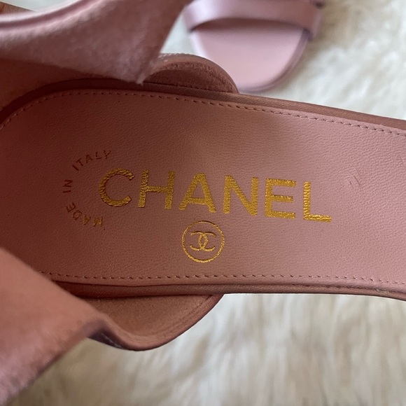 CHANEL Satin Pearl Heels - Picture 3 of 8